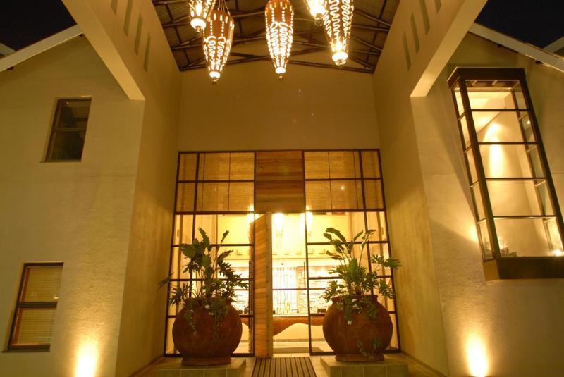 Protea Hotel By Marriott Bloemfontein Willow Lake Exterior foto